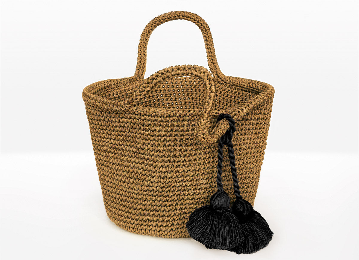 Shopper with Moroccan pompoms