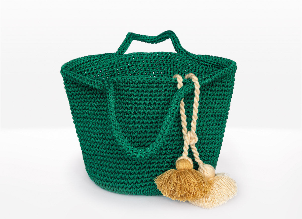 Shopper with Moroccan pompoms